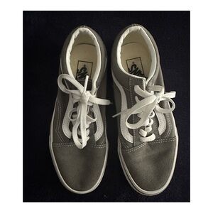 Vans Gray and White Old Skool Sneakers
US Men 5.0
USWomen 6.5